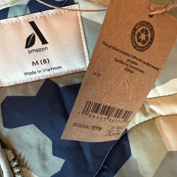 NWT/ Amazon Essentials Puffer Vest/ Size 8 - Picture 5 of 7